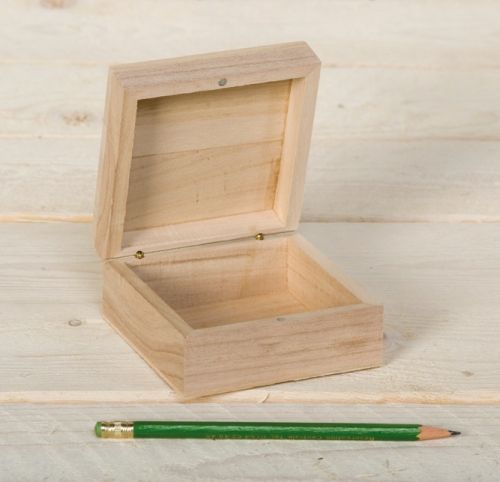 BOX by Artemio  - Дървена кутийка квадрат с магнит